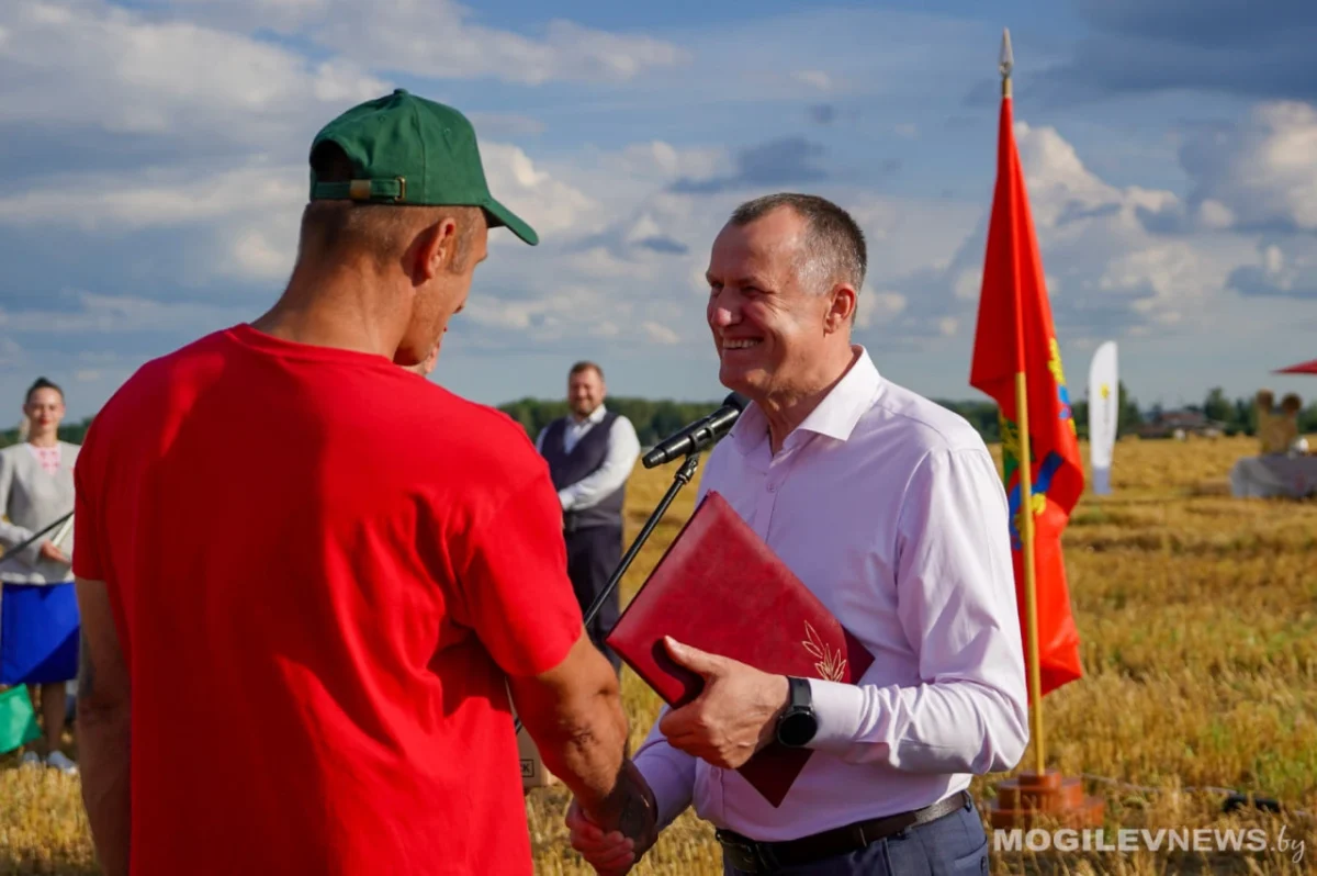 Первый комбайнер-тысячник определился в Могилевской области