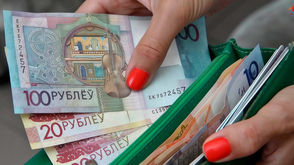 Средняя зарплата в июне увеличилась на 65,5 рубля