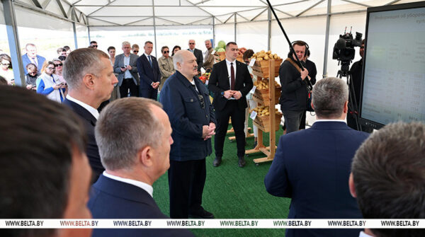 Что Александр Лукашенко завез в Кремль для Владимира Путина