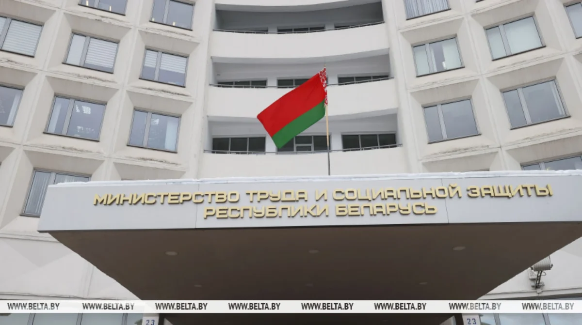 В Минтруда разъяснили, как рассчитывают больничный мамам после декрета и молодым специалистам