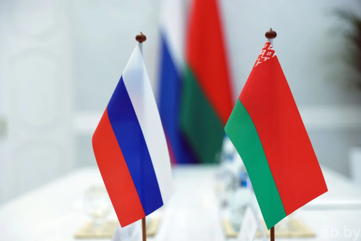 Рогожник ответил на заявления западных стран об “оккупации Кремлем” Беларуси