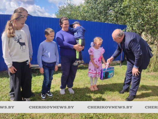 Сборы к школе — помогает профсоюз