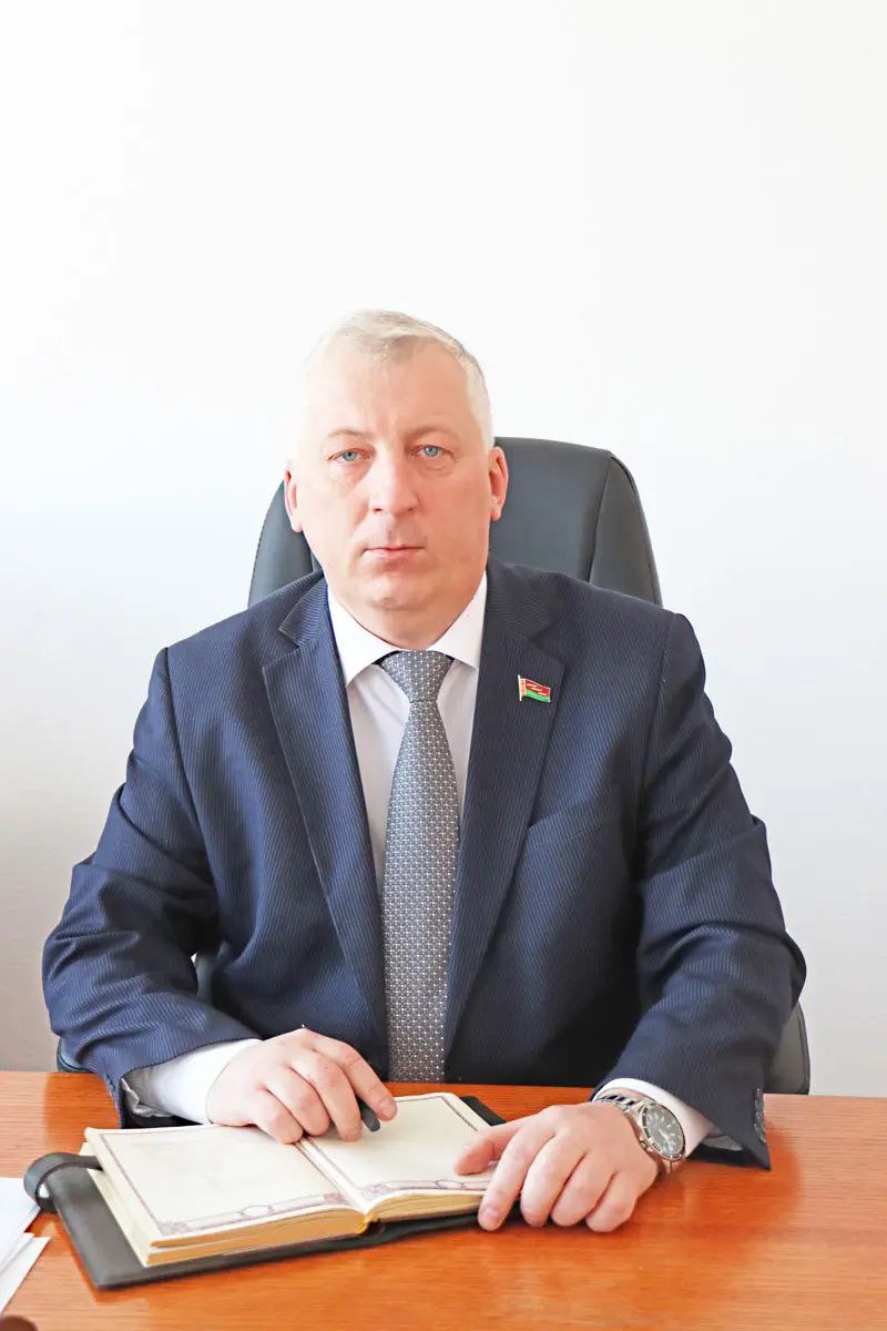 Сергей Немкевич,  председатель районного Совета депутатов, председатель районной общественной организации «Белая Русь» поделился мнением об интервью Президента журналу Time