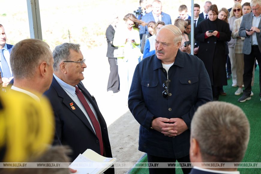 Лукашенко потребовал усилить культуру земледелия