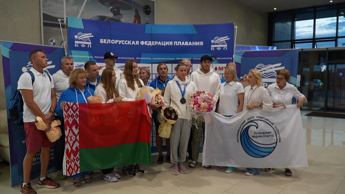 Сборная Беларуси по плаванию вернулась домой с чемпионата мира в Сингапуре с медалями