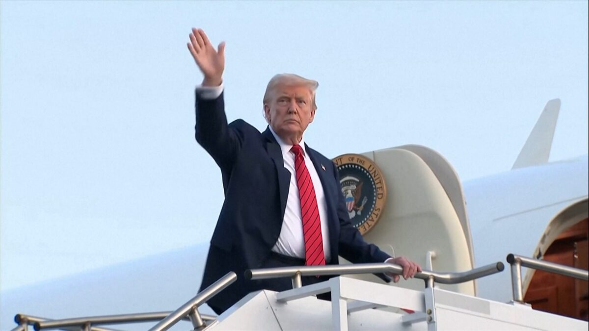 Не обошлось без очередных угроз. Трамп все еще надеется на успех переговоров с Россией