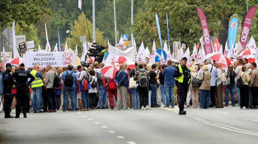 “Так больше продолжаться не может!” Новый учебный год в Польше начался с протеста учителей