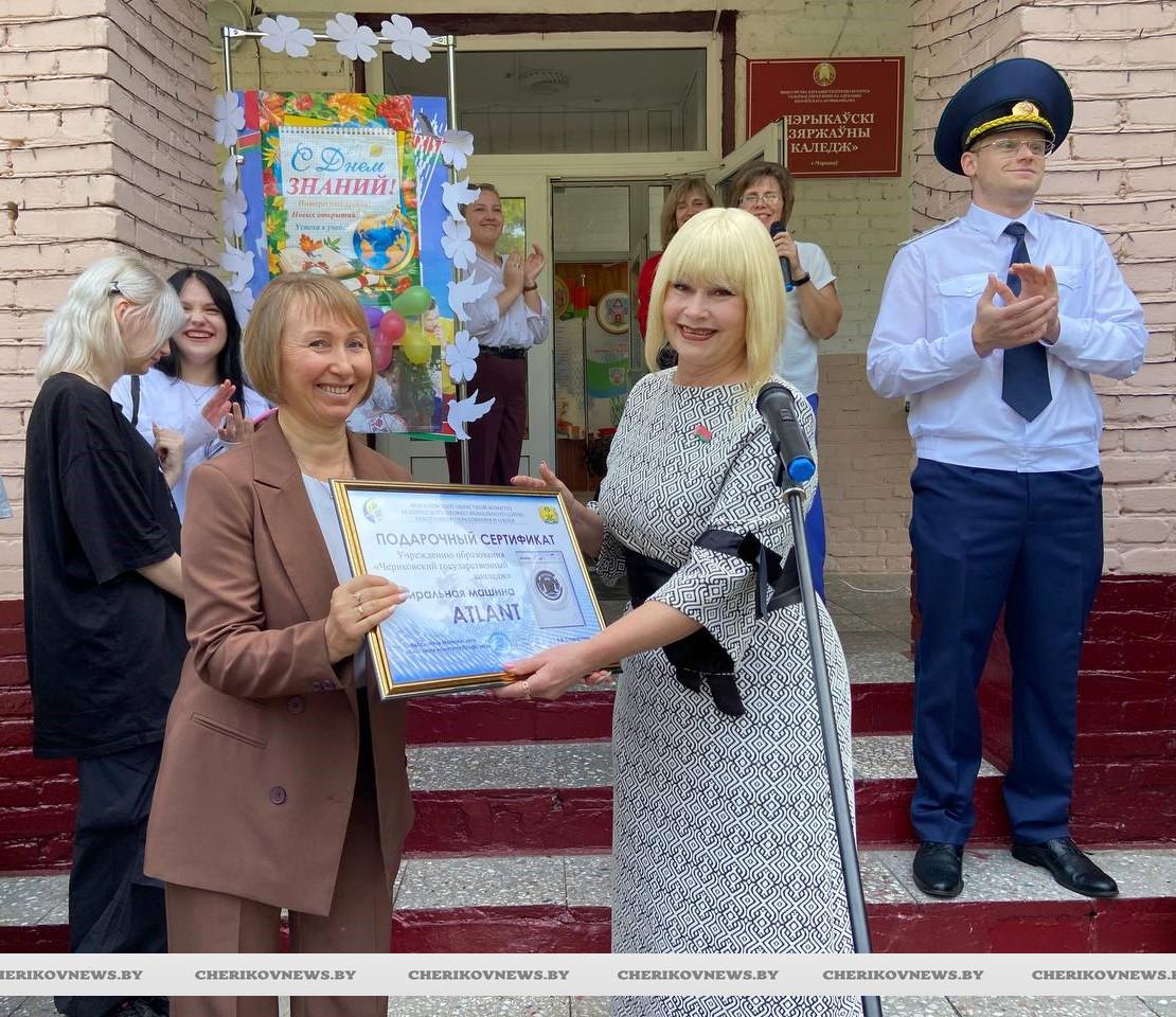 На пути в профессию: праздничная линейка собрала учащихся Чериковского государственного колледжа