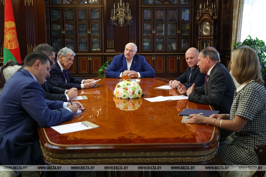 Лукашенко передали письмо от Трампа с теплыми поздравлениями и пожеланиями