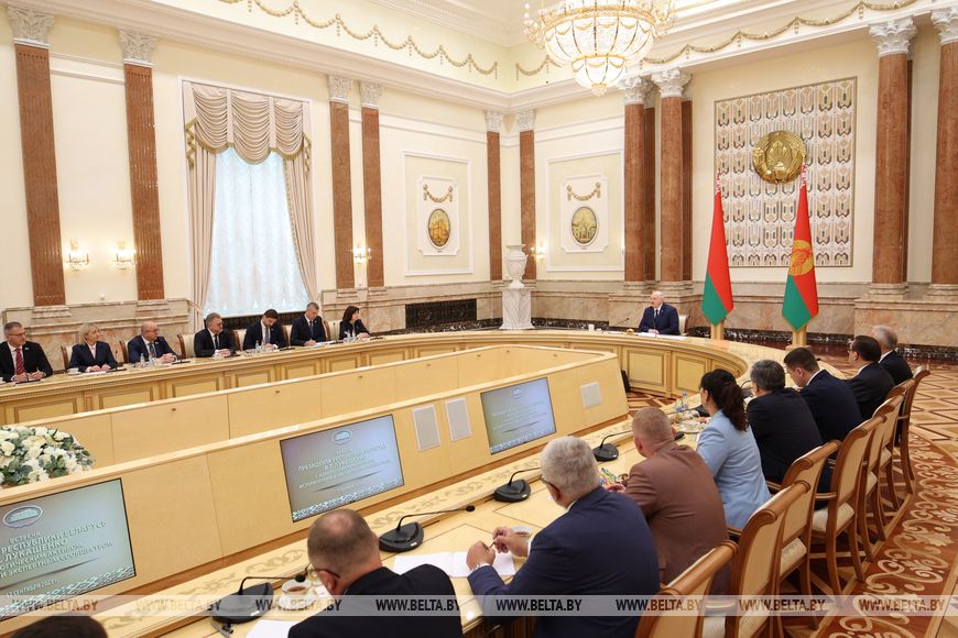 Лукашенко ориентирует на единую стратегию формирования исторической памяти