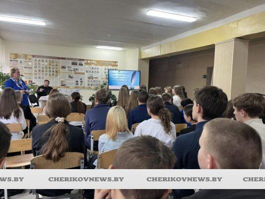 Диалоговая площадка «Всё начинается с семьи» прошла в рамках недели родительской любви в СШ №1 г.Черикова