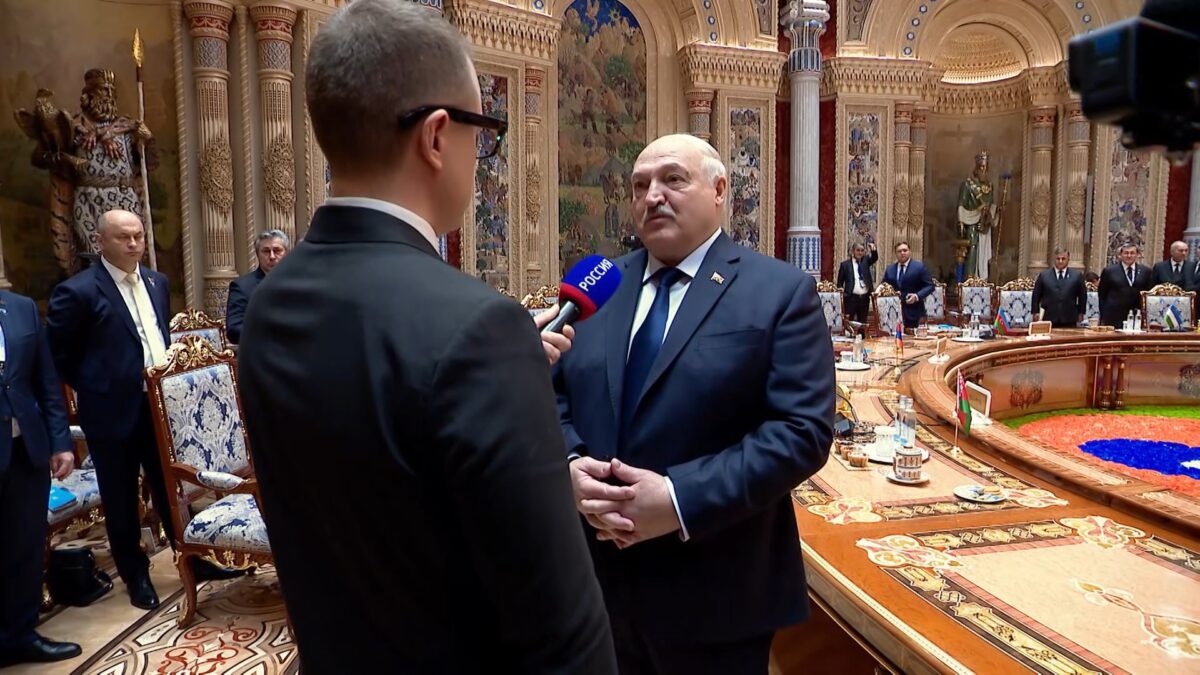 Лукашенко о конфликте в Украине: Надо сесть и договориться