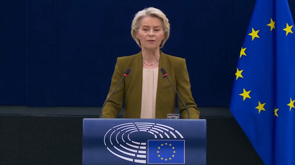 Европарламент впервые рассмотрит сразу два вотума недоверия фон дер Ляйен