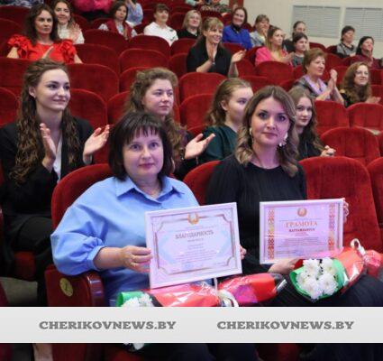 Одной семьей: работники культуры Чериковщины отпраздновали свой профессиональный праздник