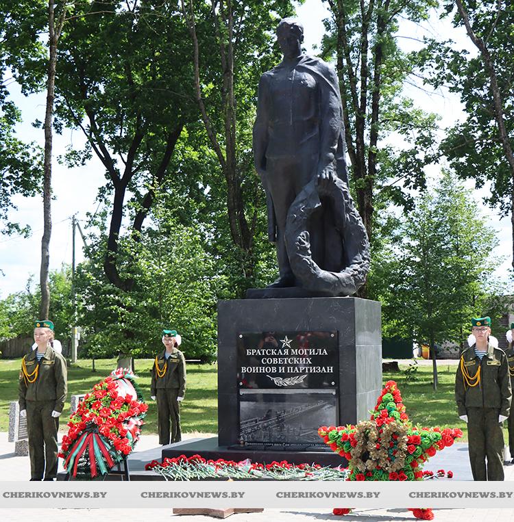 Депутат Сергей Давыдов: «Давайте помнить о подвиге наших героев и передавать эту память следующим поколениям»