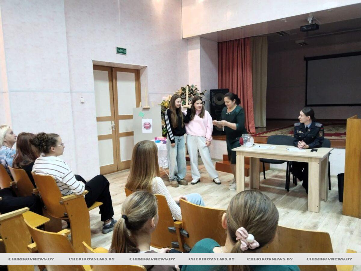 Круглый стол по онлайн-безопасности прошел в Центре творчества детей и молодежи г. Черикова