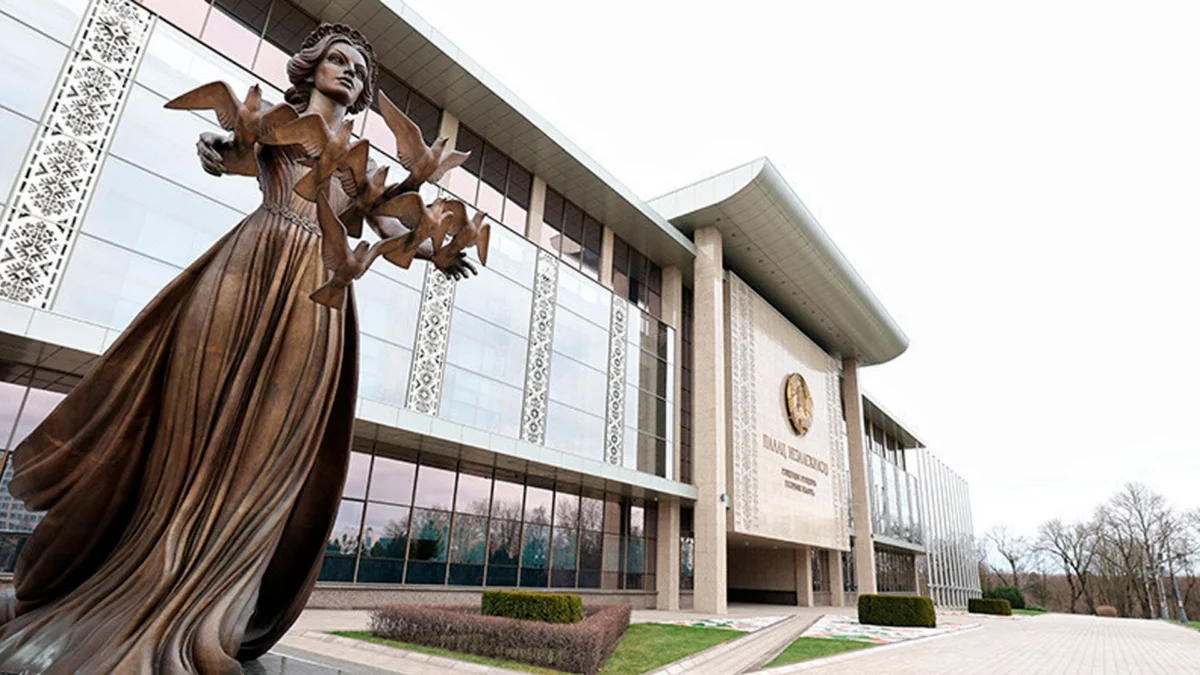 Президент Беларуси принял с докладом Крутого