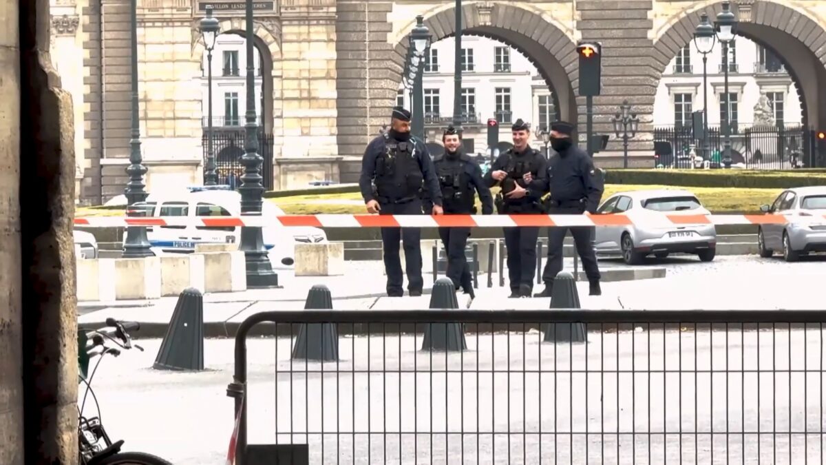 Стало известно, что ограбление Лувра совершили не профессиональные преступники