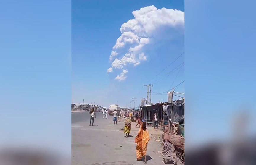 В Эфиопии произошло первое за 10 тыс. лет извержение вулкана Хайли‑Губби