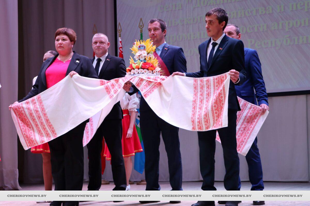 Яркий финал страды: в Черикове чествовали аграриев района (фоторепортаж)