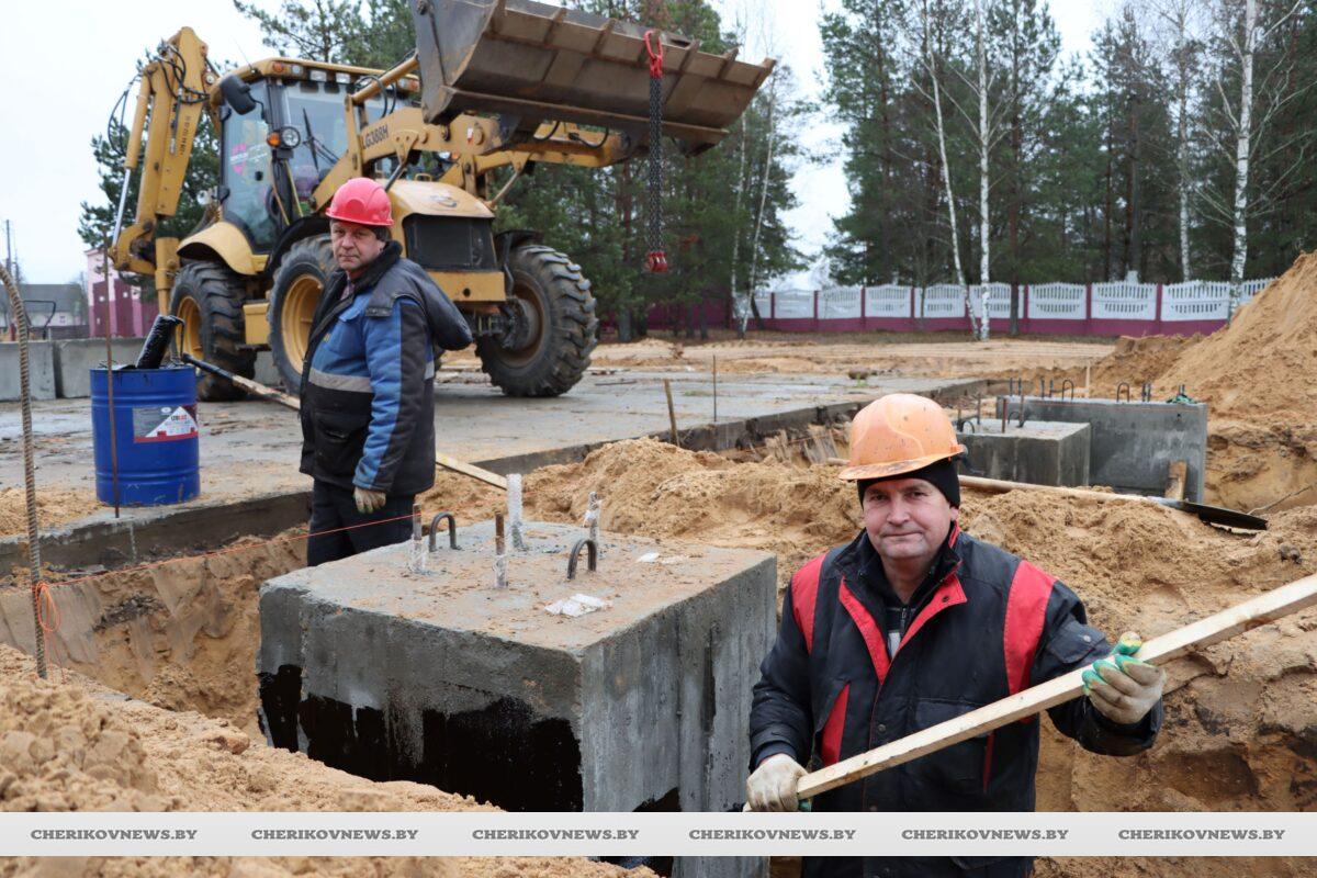 В цеху по деревопереработке Чериковского лесхоза идет модернизация. Рассказываем подробности