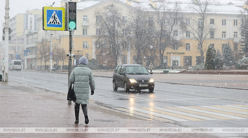 О правилах поведения на дороге во время гололедицы напомнили в МВД 