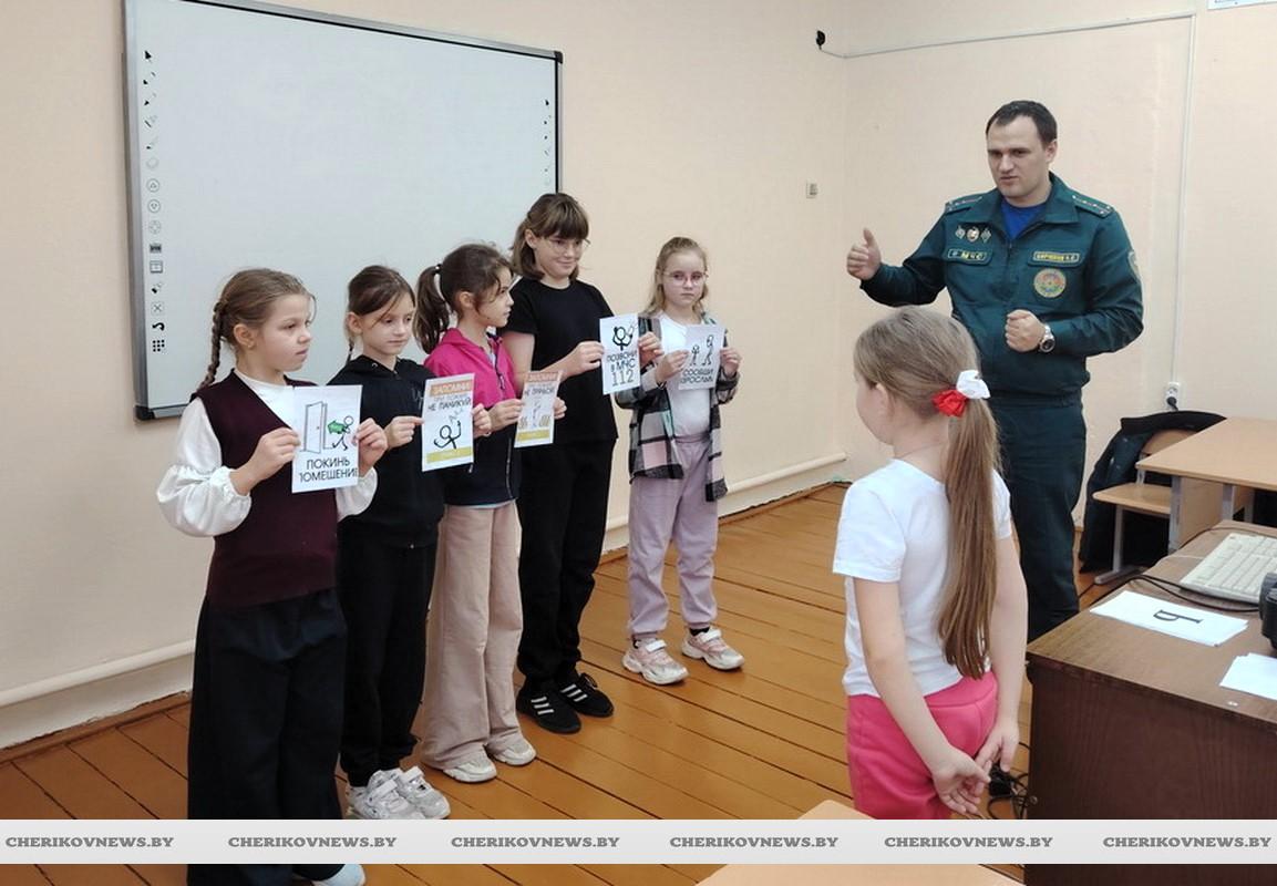 Акция «Безопасный Новый год»: чериковским школьникам напомнили правила безопасности