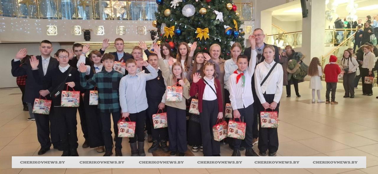 В Могилёве прошёл областной новогодний праздник в рамках благотворительной акции «Наши дети»