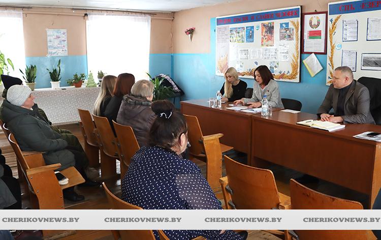 Время конкретных дел: ключевые аспекты Послания Президента обсудили с работниками КСУП “Езерский”