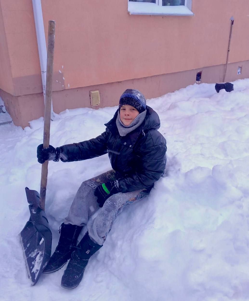 Снежная борьба: единство и труд чериковлян