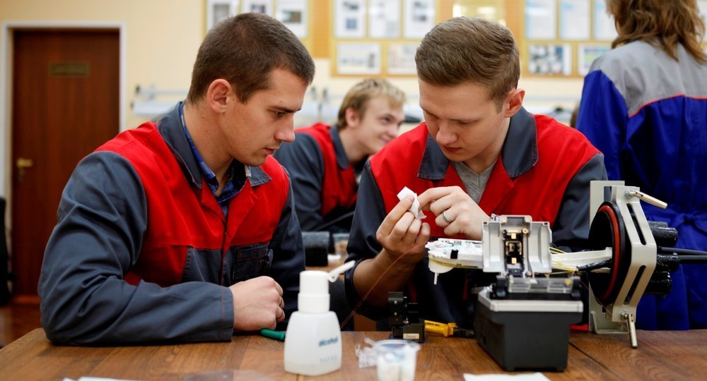 Почему “рабочие руки” снова в цене и какие профессии – самые востребованные?