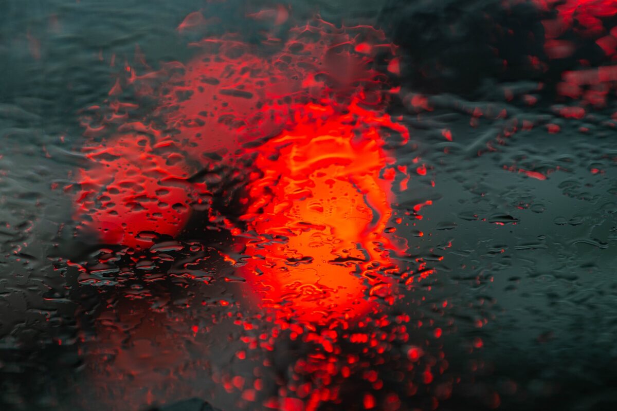 Метеорологи предупреждают о необычном явлении в Великобритании — ожидается «кровавый дождь»