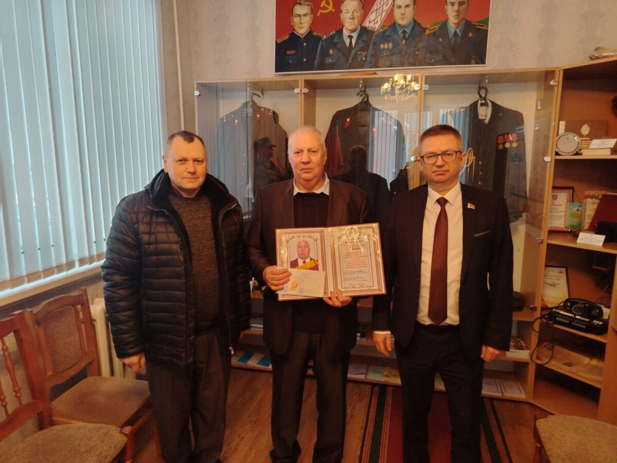 Добрые традиции Чериковского РОВД: в райотделе чествовали ветерана-юбиляра