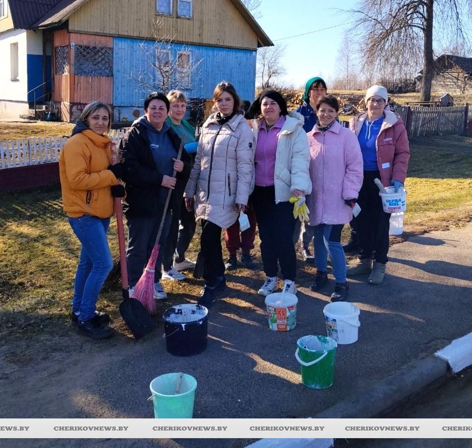 Субботник в Езерах: работа в радость и на пользу