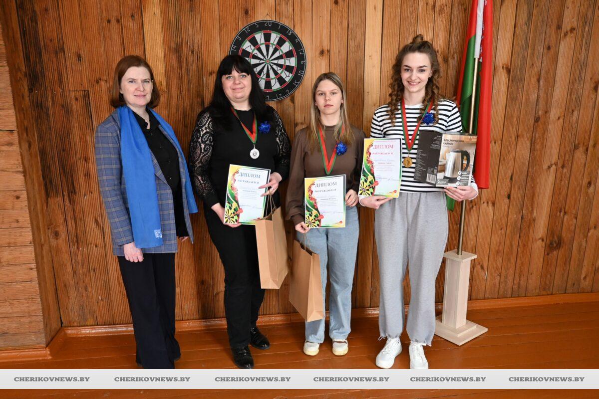 Представительницы Чериковской районной организации ОО «Белорусский союз женщин» провели турнир по дартсу