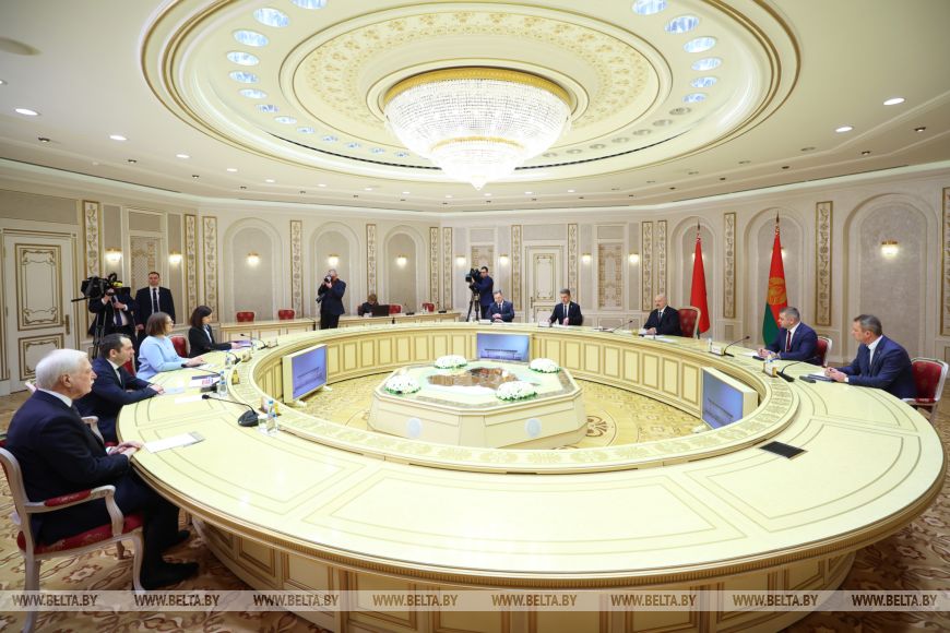 Лукашенко: память о Великой Победе нужно чтить и ни в коем случае не выбрасывать куда-то за борт