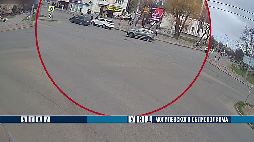 Школьник на велосипеде попал под колеса авто в Могилеве 