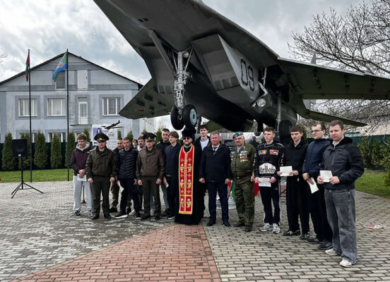 Двенадцать призывников Чериковского района торжественно проводили на службу Родине