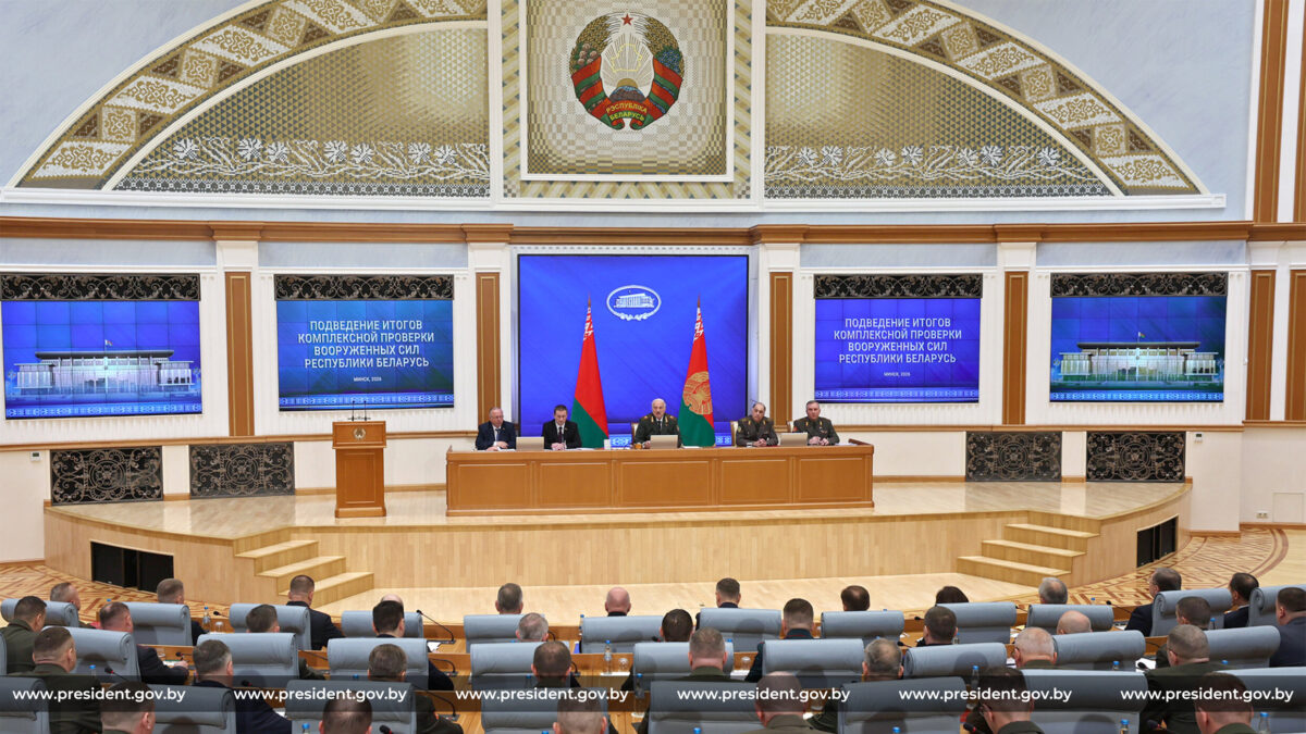 «Ни один не останется в должности». Лукашенко жестко предупредил военных по итогам проверки в армии