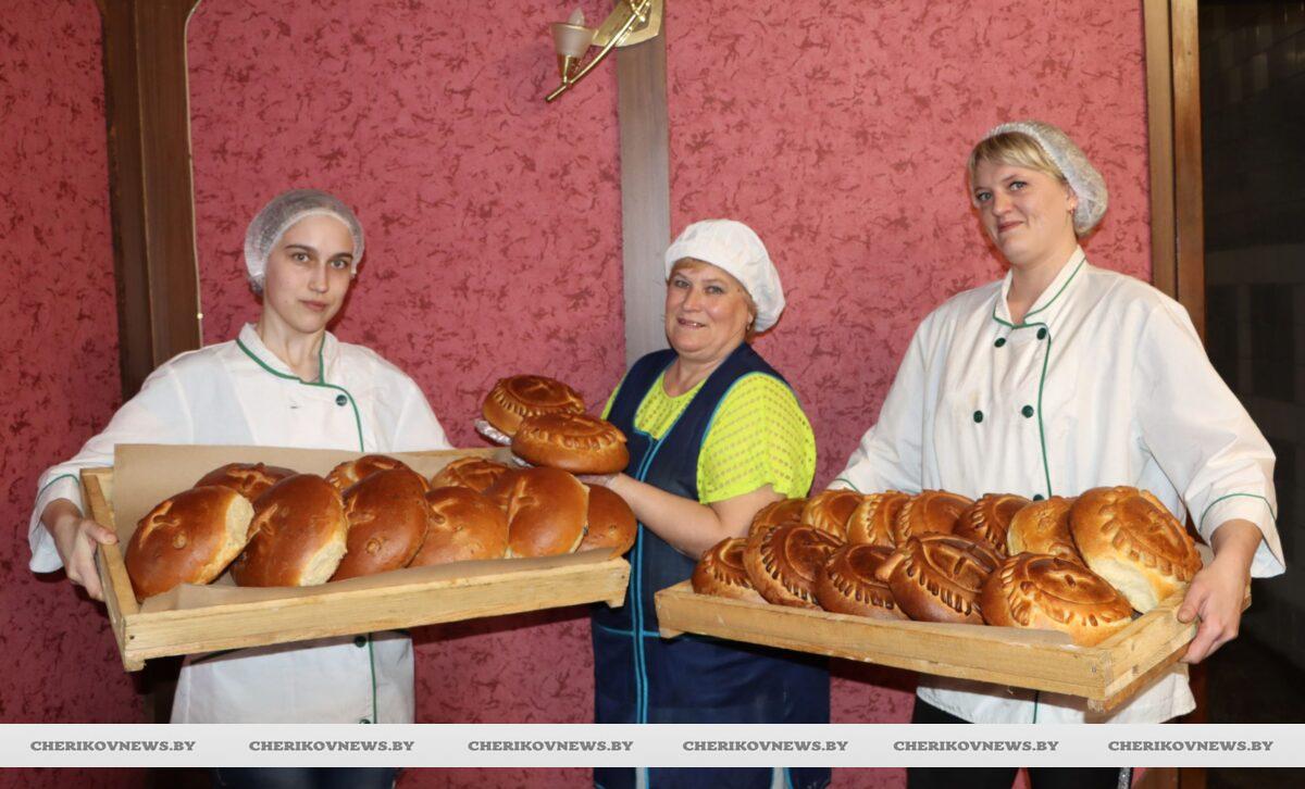 Более 2500 тысяч куличей испекут к Пасхе в кондитерском цехе Чериковского ОСП Мстиславского райпо