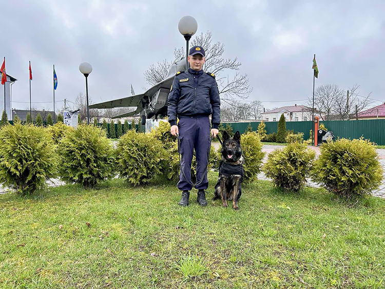 Кинологи Чериковского отделения Департамента охраны — на страже правопорядка