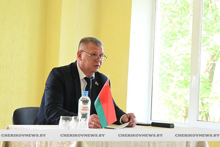 Председаль Чериковского райисполкома Алексей Жерносеков в рамках ЕДИ встретился с коллективом ДРСУ № 215
