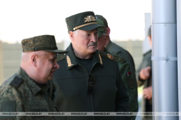 Военная тематика в центре внимания. Лукашенко прибыл к ракетчикам в Осиповичский район