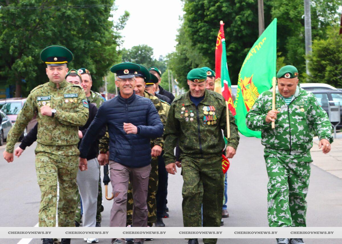 Фоторепортаж: чериковские пограничники отмечают праздник
