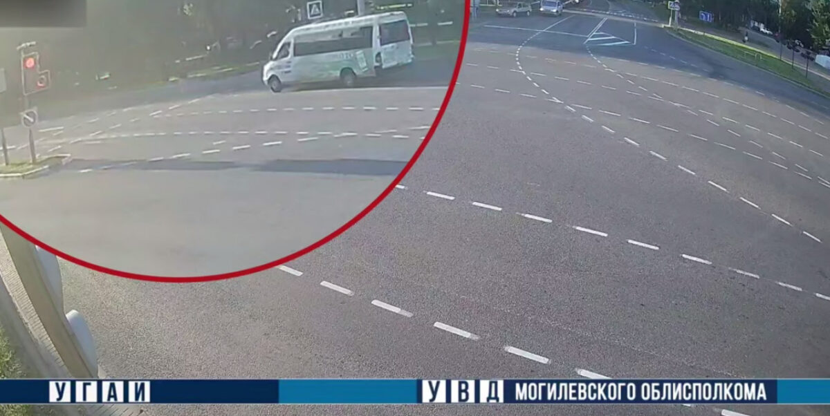 В Могилеве водитель маршрутного такси сбил женщину на пешеходном переходе