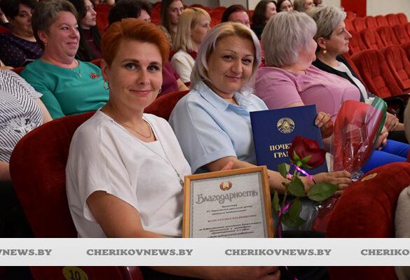 Ангелам в белых халатах: в Черикове чествовали медработников — фоторепортаж