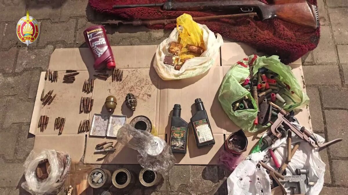 В Могилёве задержали мужчину с арсеналом оружия и взрывчатки — возбуждено уголовное дело