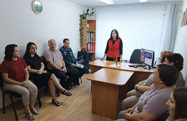 В Чериковском районе проходит Единый день информирования — фотофакт