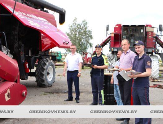 Сотрудники Чериковского РОВД контролируют ход подготовки техники к уборочной кампании