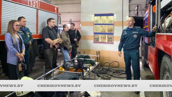 Служба «101» изнутри: чериковская молодежь примерила боевку и узнала секреты МЧС
